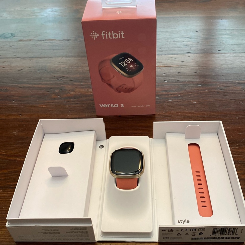 Fitbit Versa 3 pink like new